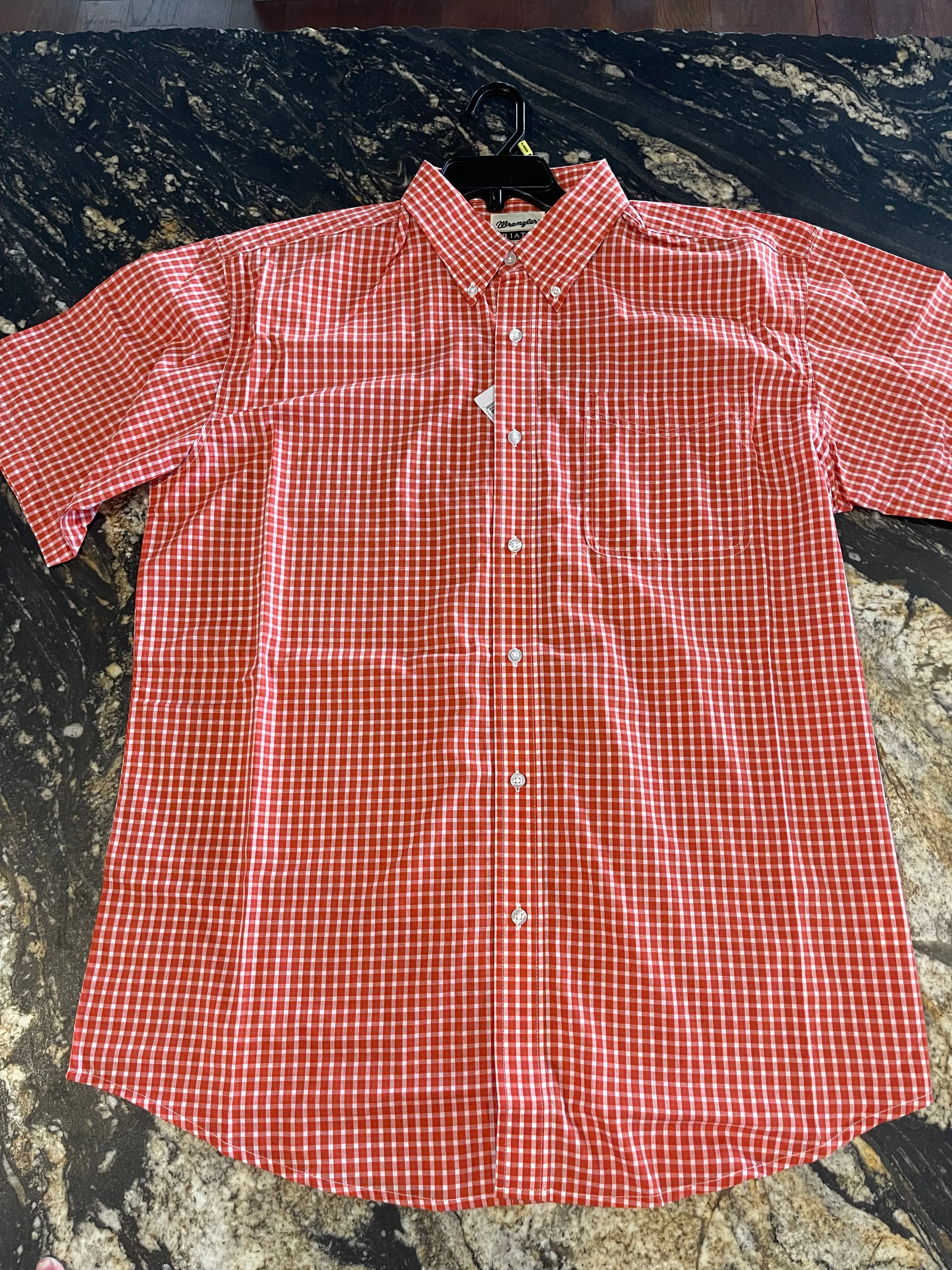 WRANGLER AUTHENTIC MEN'S SHORT SLEEVE CLASSIC PLAID SHIRT - RED/WHITE
